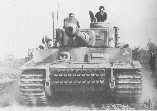 «Тигр» № 214 из 2-й роты 505-го тяжёлого танкового батальона. Операция «Цитадель», июль 1943 года.jpg